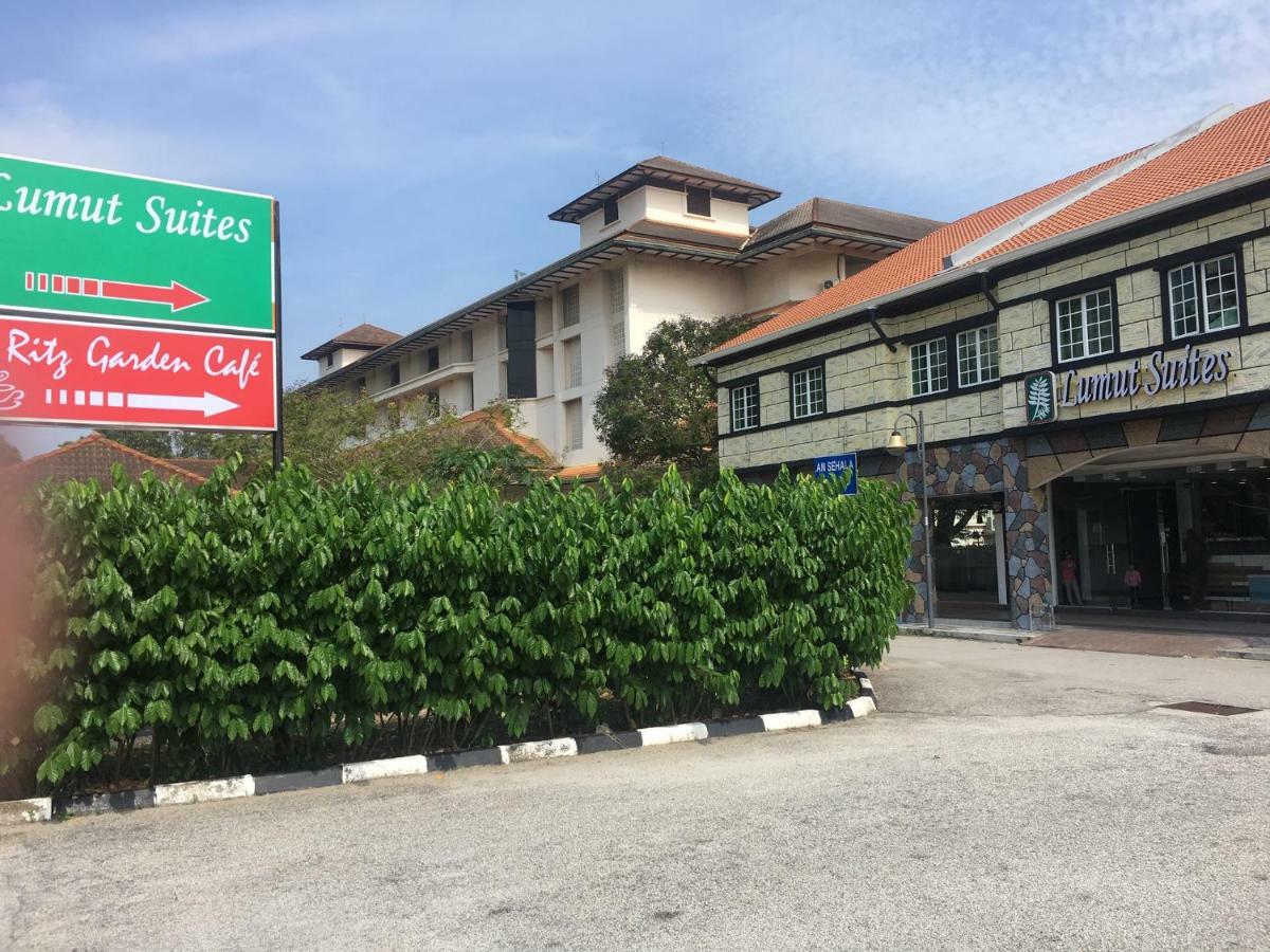 Lumut Suites Extérieur photo