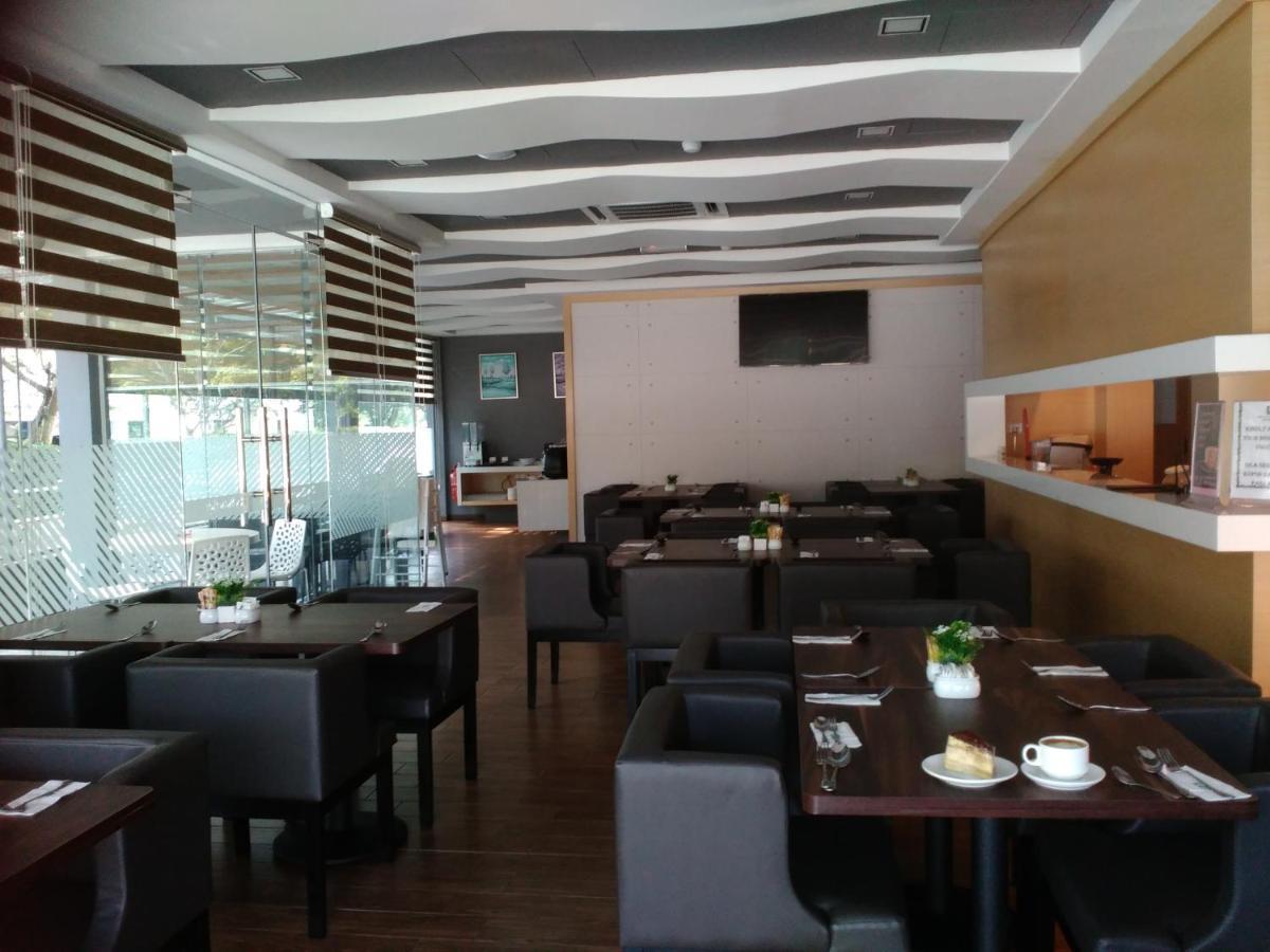 Lumut Suites Extérieur photo